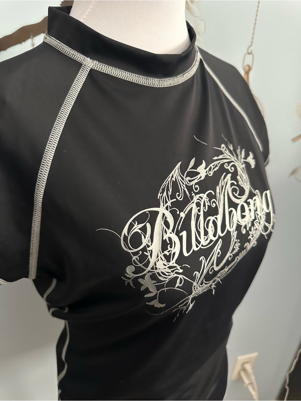 Billabong Black Short-Sleeve Rash Guard with White Logo - Picture 3 of 4